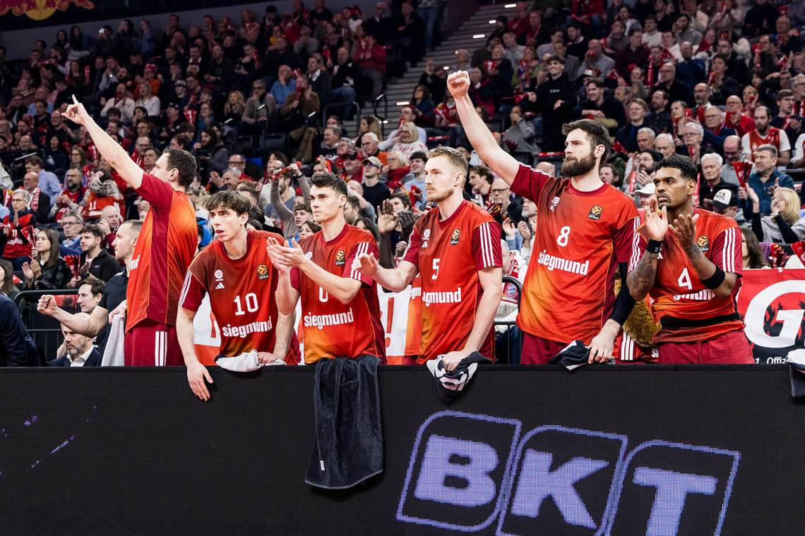 德甲大地震！拜仁主场1-2爆冷负奥格斯堡，联赛不败金身告破