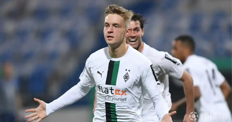 官方：诺丁汉森林签下门兴左后卫内茨，双方签约四年半