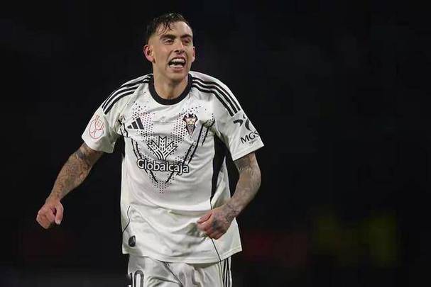 阿韦洛亚不用三位左后卫，意外让卡马文加客串