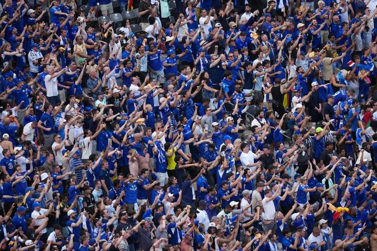 阿斯：近期皇马球迷抗议活动有推手，极端球迷组织在鼓动