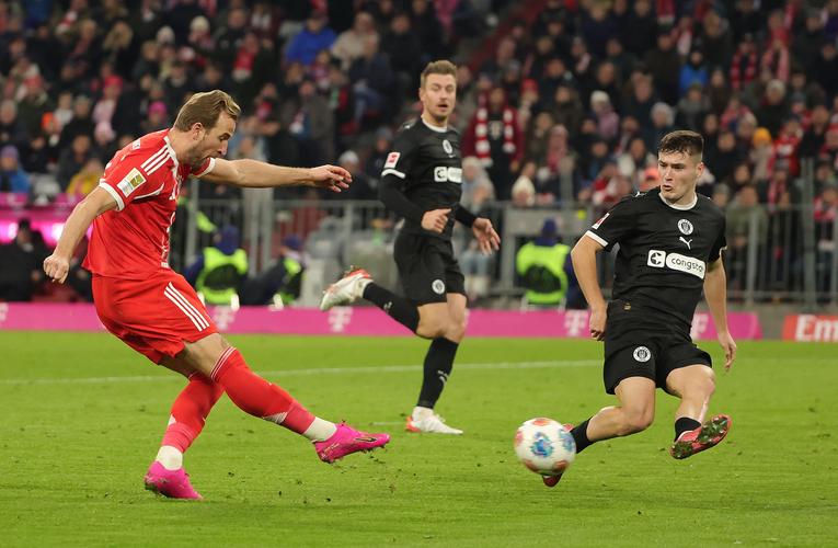 药厂6-3&拜仁3-2，该说不说的是，德甲的比赛确实好看